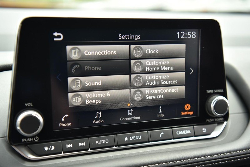 Nissan Rogue Vehicle Image 14