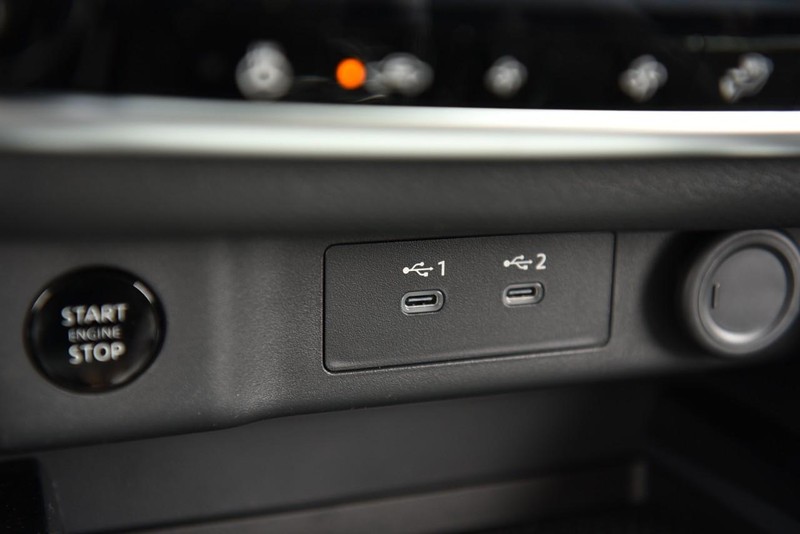 Nissan Rogue Vehicle Image 16