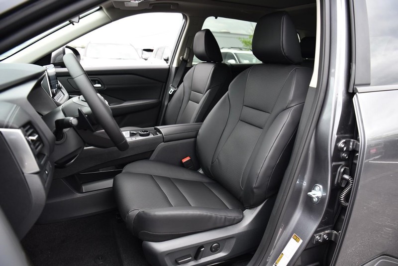 Nissan Rogue Vehicle Image 19