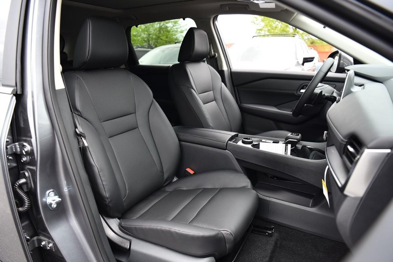 Nissan Rogue Vehicle Image 20