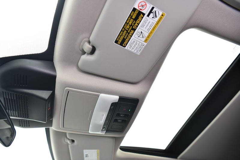 Nissan Rogue Vehicle Image 21