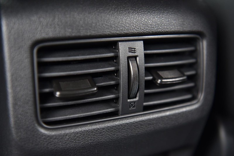 Nissan Rogue Vehicle Image 23