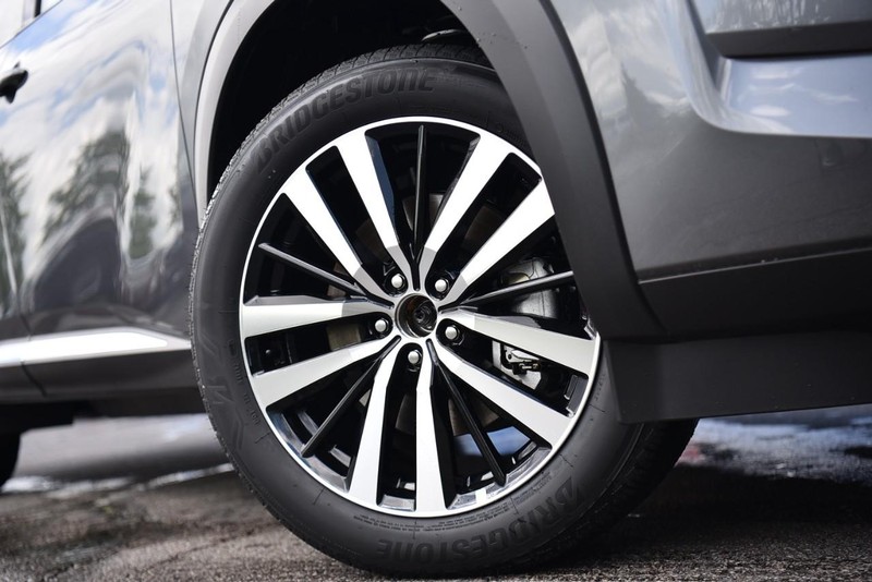 Nissan Pathfinder Vehicle Image 03
