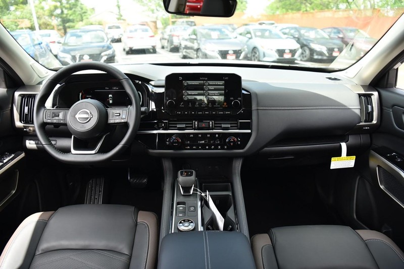 Nissan Pathfinder Vehicle Image 08