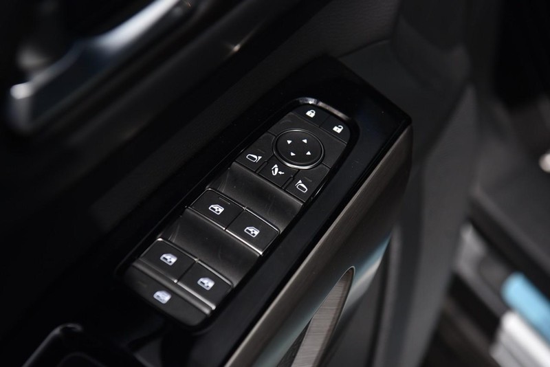 Nissan Pathfinder Vehicle Image 09