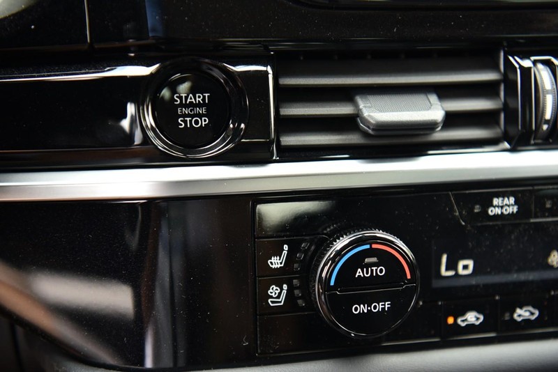 Nissan Pathfinder Vehicle Image 18