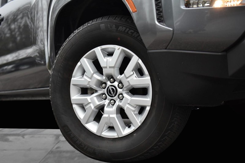 Nissan Frontier Vehicle Image 03