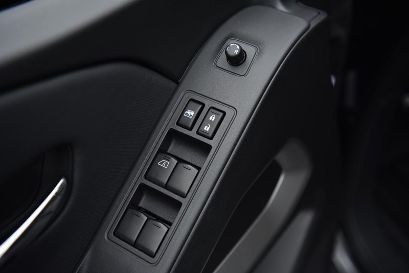 Nissan Frontier Vehicle Image 09