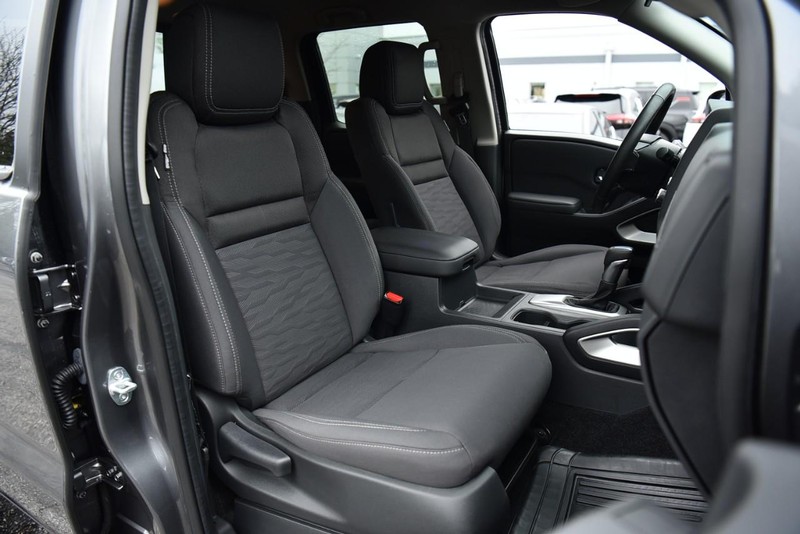 Nissan Frontier Vehicle Image 21