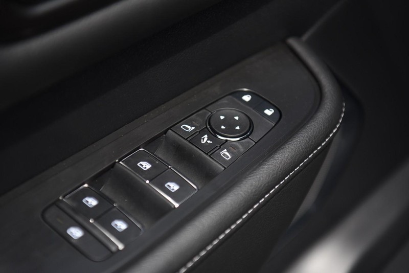Nissan Armada Vehicle Image 09