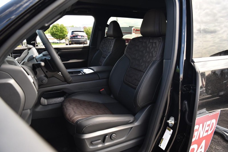 Nissan Armada Vehicle Image 27
