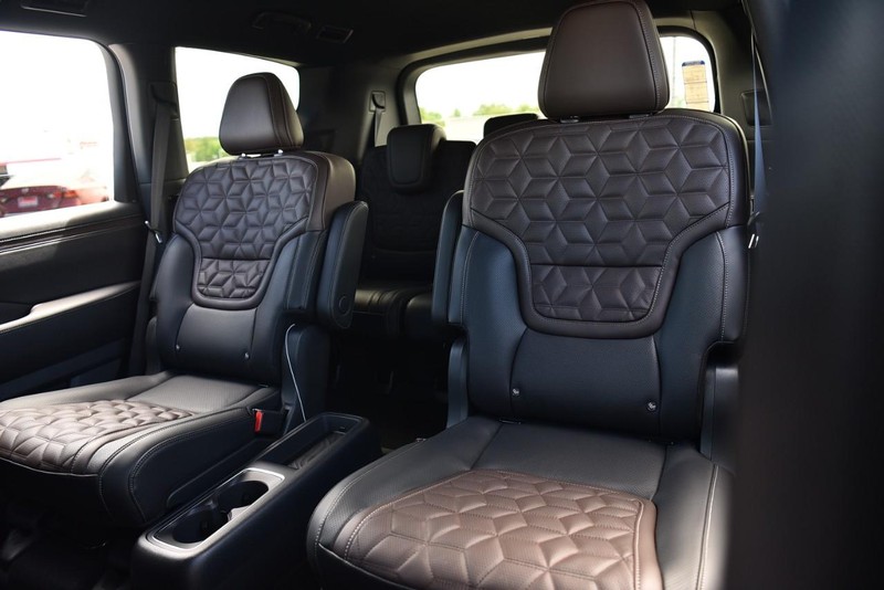 Nissan Armada Vehicle Image 30