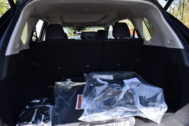 Nissan Rogue Vehicle Image 26
