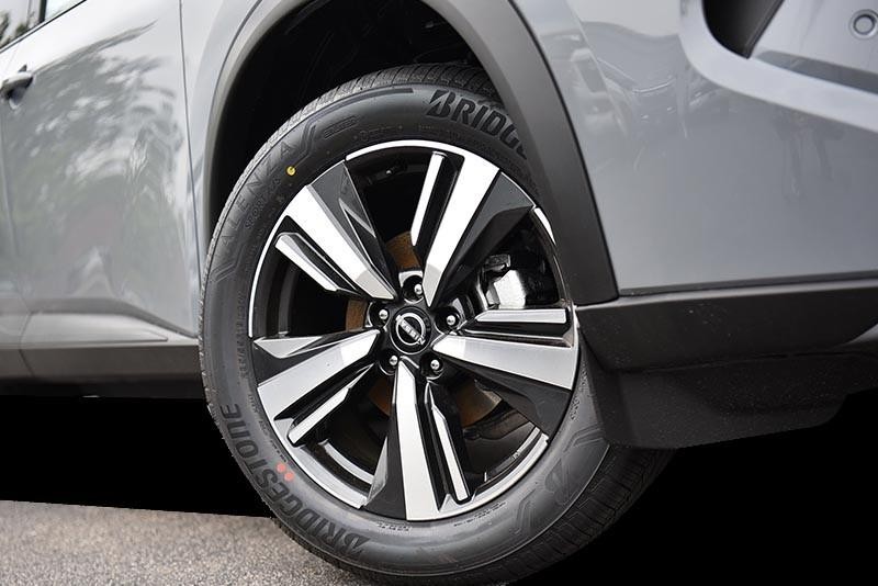 Nissan Rogue Vehicle Image 07