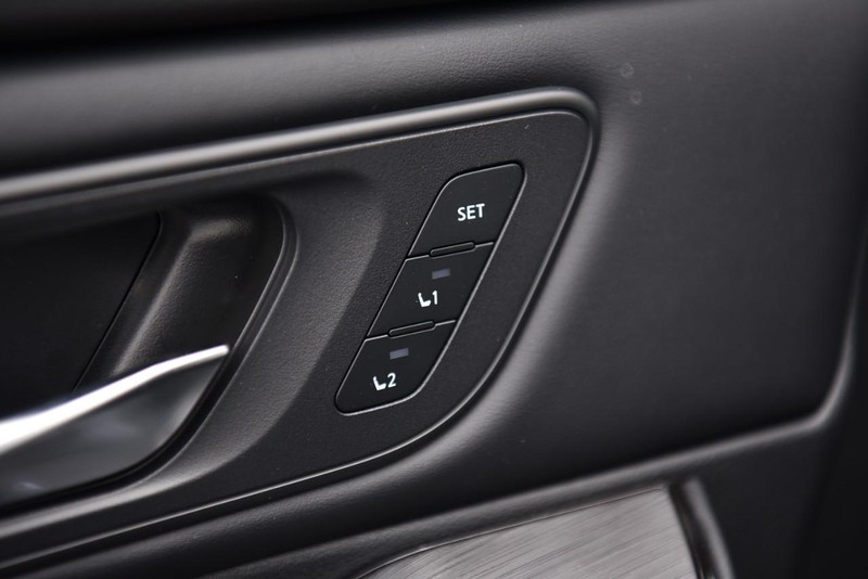 Nissan Rogue Vehicle Image 10