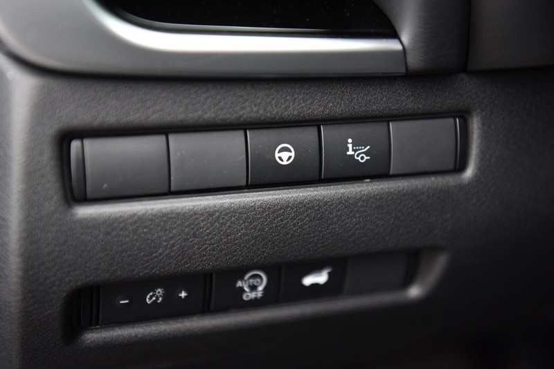 Nissan Rogue Vehicle Image 12