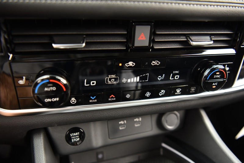Nissan Rogue Vehicle Image 18