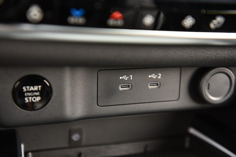 Nissan Rogue Vehicle Image 19