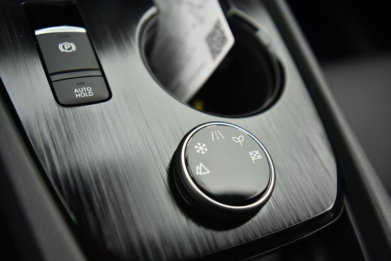 Nissan Rogue Vehicle Image 20