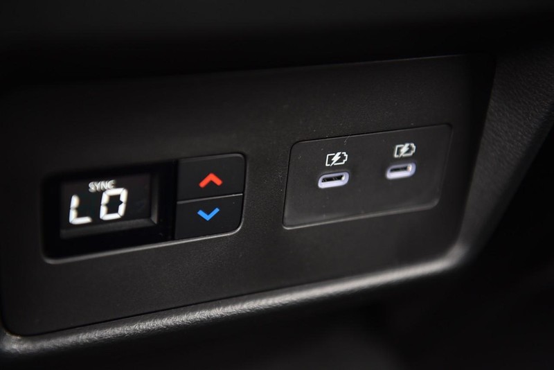 Nissan Rogue Vehicle Image 27