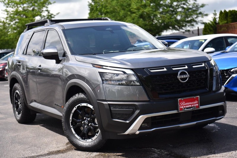 Nissan Pathfinder Vehicle Image 02
