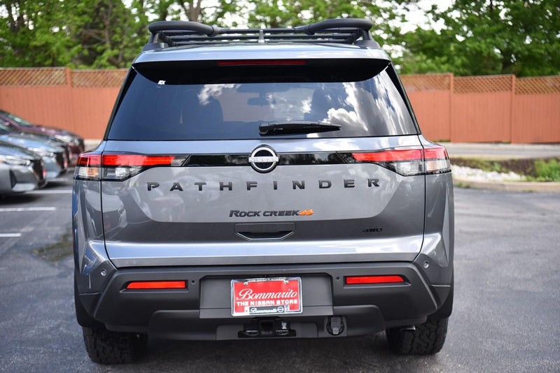 Nissan Pathfinder Vehicle Image 06