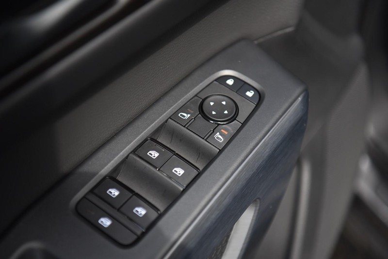 Nissan Pathfinder Vehicle Image 09