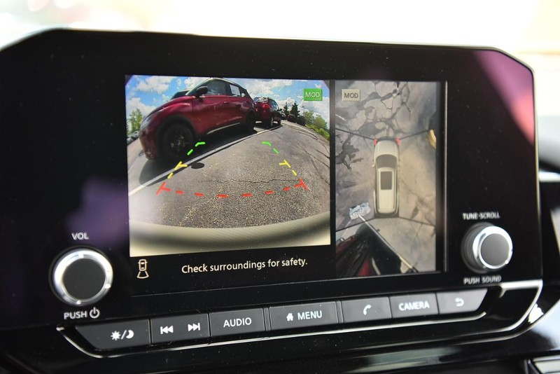 Nissan Pathfinder Vehicle Image 13