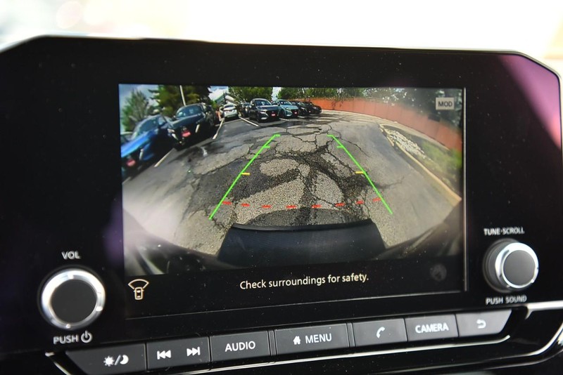 Nissan Pathfinder Vehicle Image 16