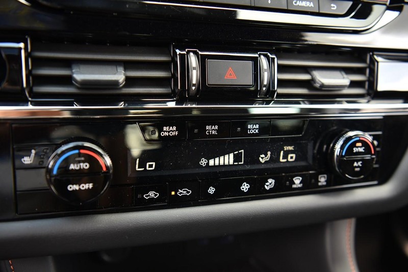 Nissan Pathfinder Vehicle Image 18