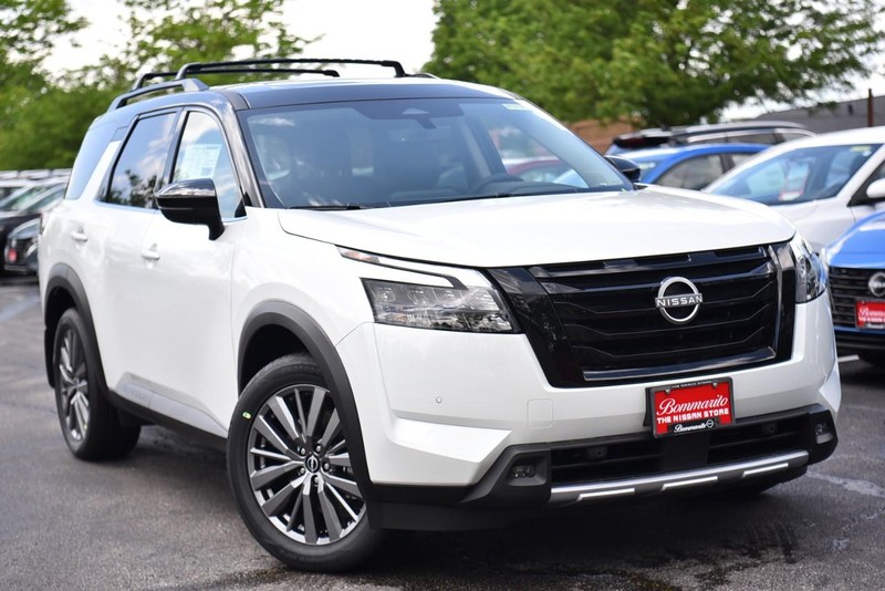 Nissan Pathfinder Vehicle Image 02