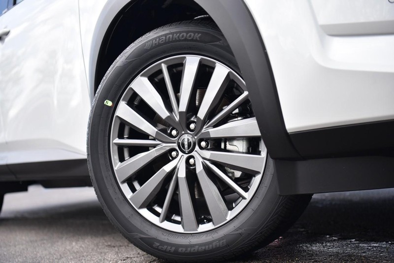 Nissan Pathfinder Vehicle Image 03
