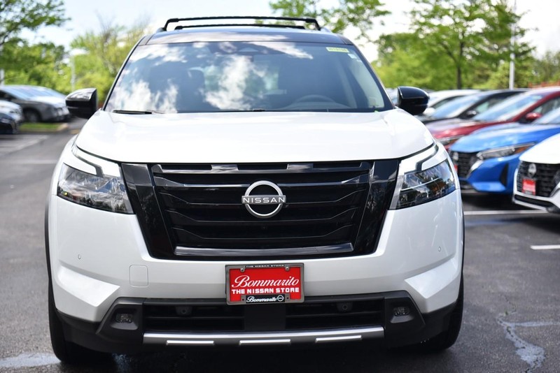 Nissan Pathfinder Vehicle Image 04