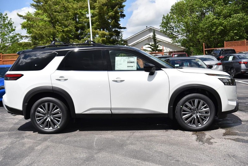 Nissan Pathfinder Vehicle Image 05