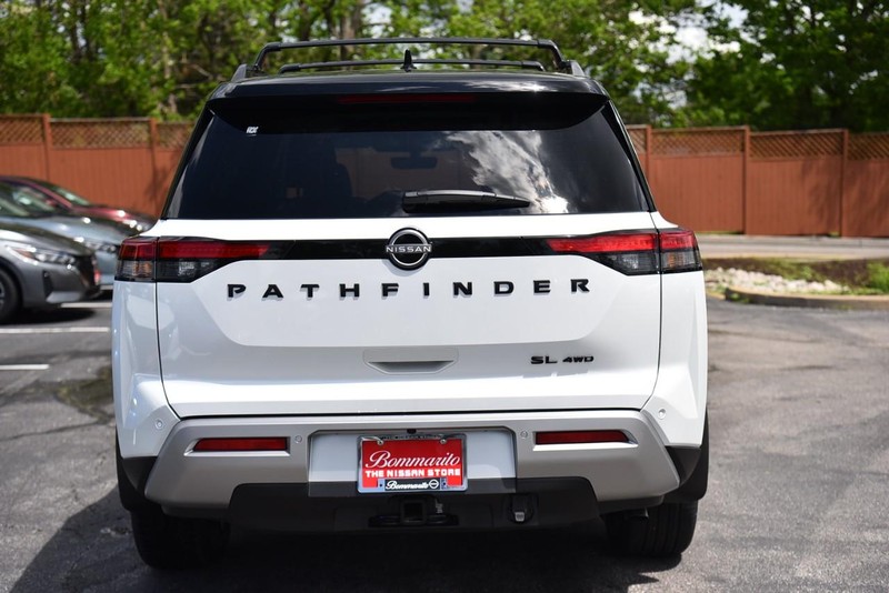 Nissan Pathfinder Vehicle Image 06