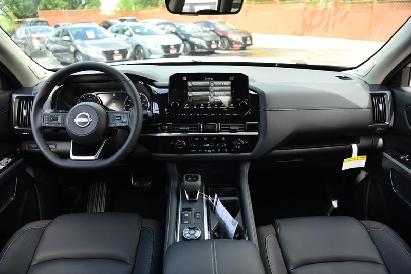 Nissan Pathfinder Vehicle Image 08
