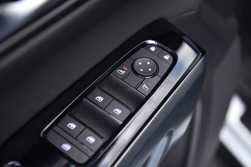 Nissan Pathfinder Vehicle Image 09