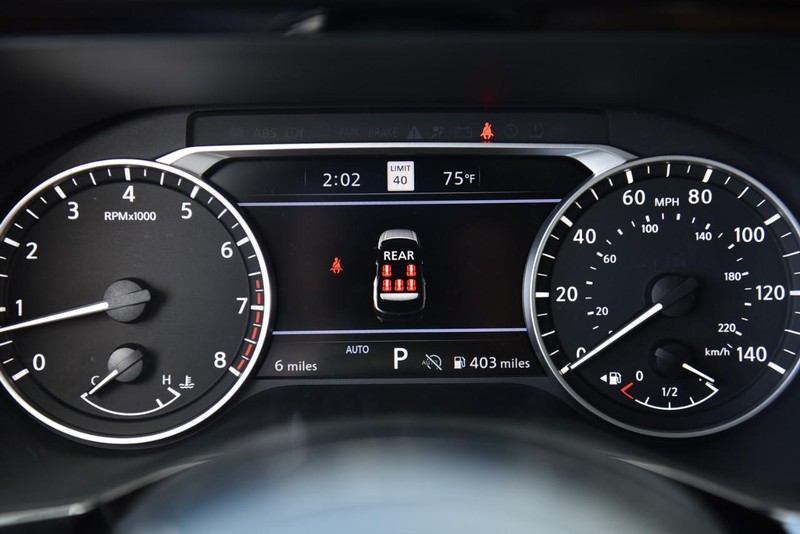 Nissan Pathfinder Vehicle Image 12
