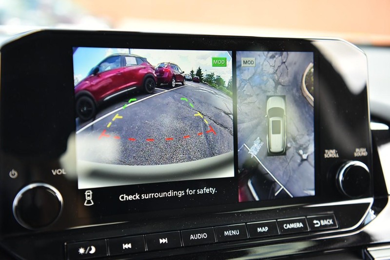 Nissan Pathfinder Vehicle Image 13