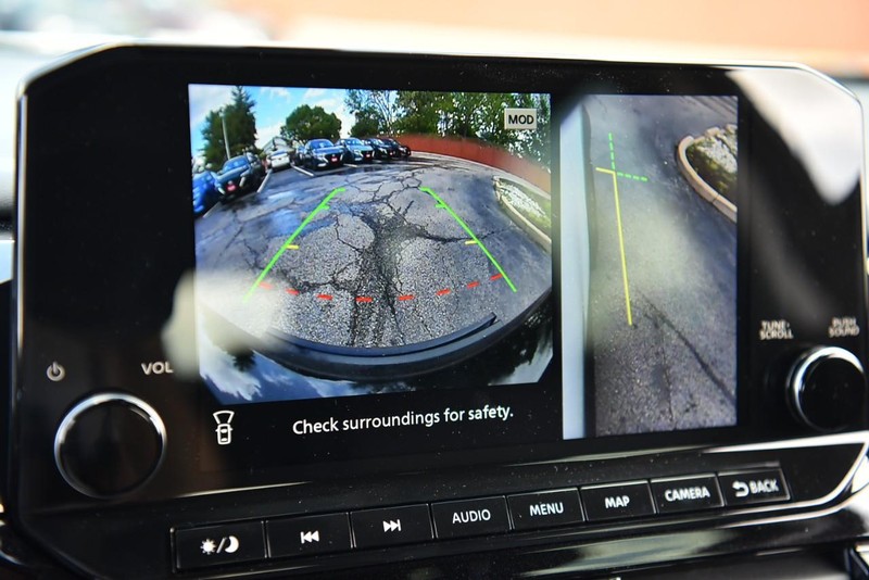 Nissan Pathfinder Vehicle Image 15