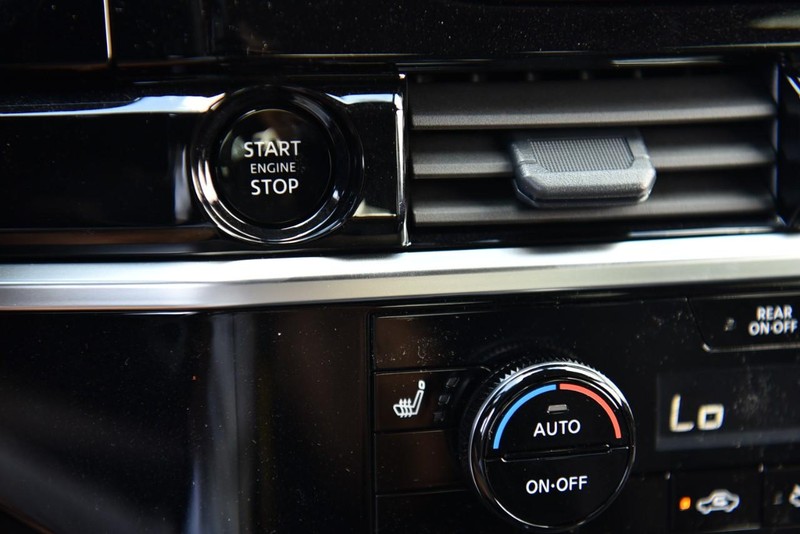 Nissan Pathfinder Vehicle Image 17
