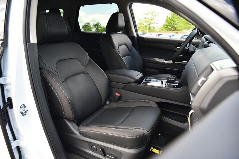 Nissan Pathfinder Vehicle Image 23