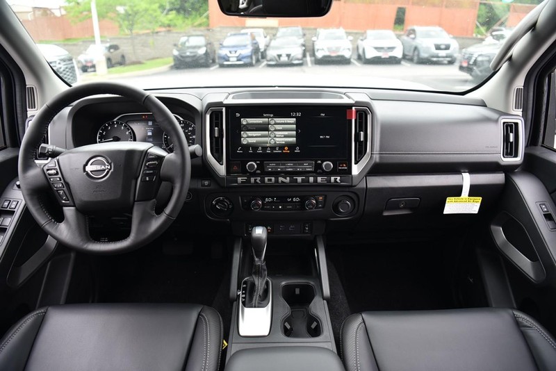 Nissan Frontier Vehicle Image 08