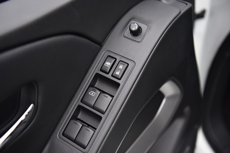 Nissan Frontier Vehicle Image 09
