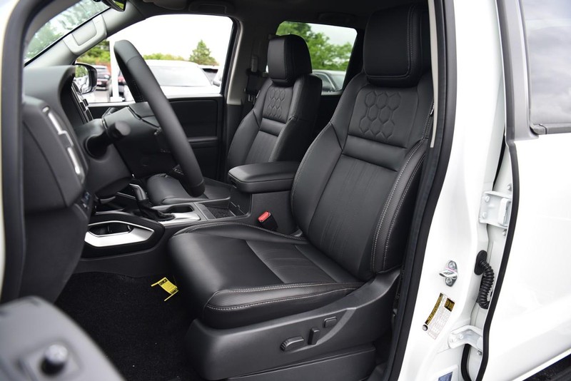 Nissan Frontier Vehicle Image 24