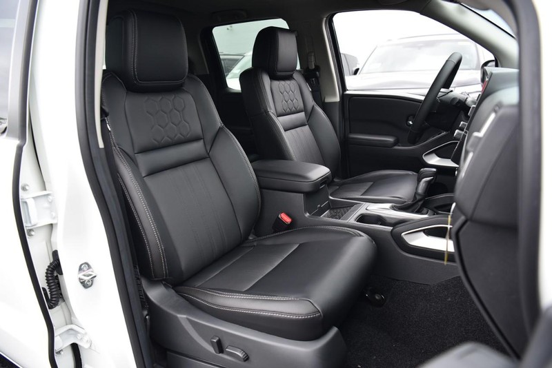 Nissan Frontier Vehicle Image 25