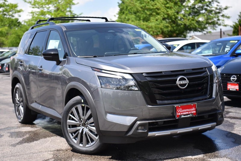 Nissan Pathfinder Vehicle Image 02