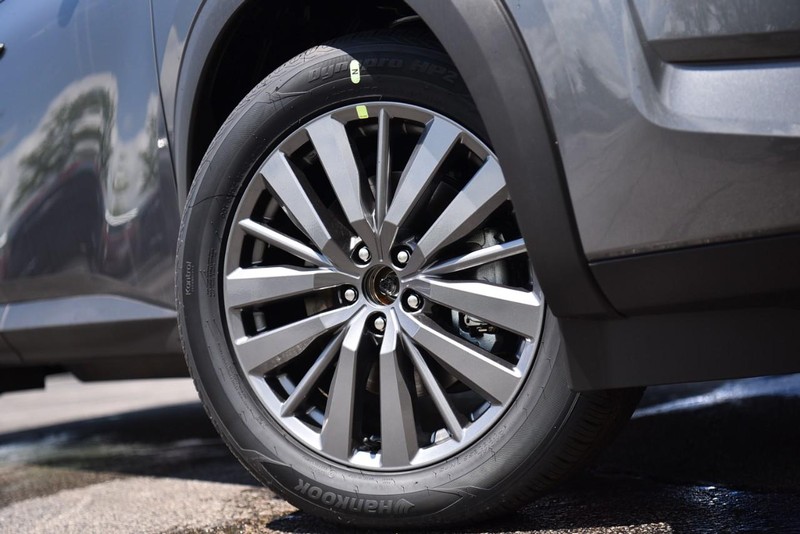 Nissan Pathfinder Vehicle Image 03