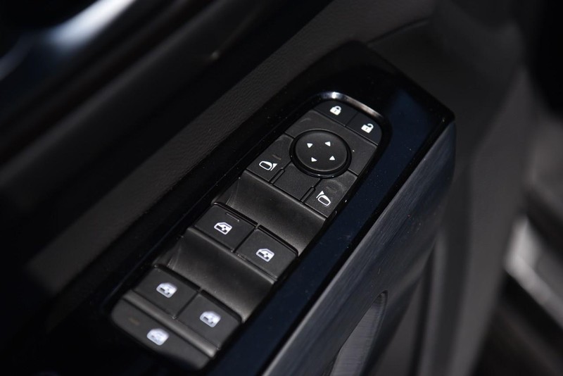 Nissan Pathfinder Vehicle Image 09