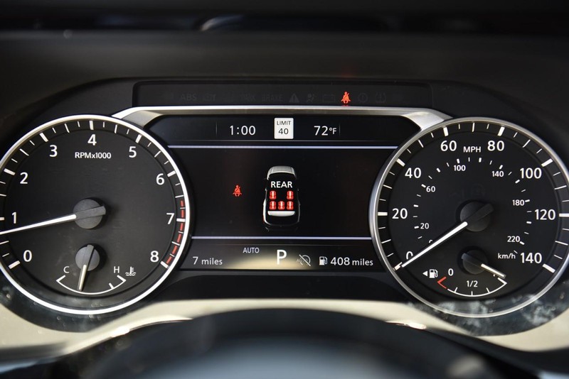 Nissan Pathfinder Vehicle Image 12